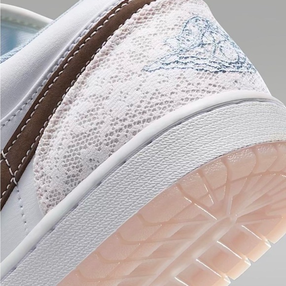 WOMEN'S AIR JORDAN 1 LOW WHITE/IRONSTONE-WHITE-LIGHT SOFT PINK IB8859-101-SZ 11 - Picture 9 of 9